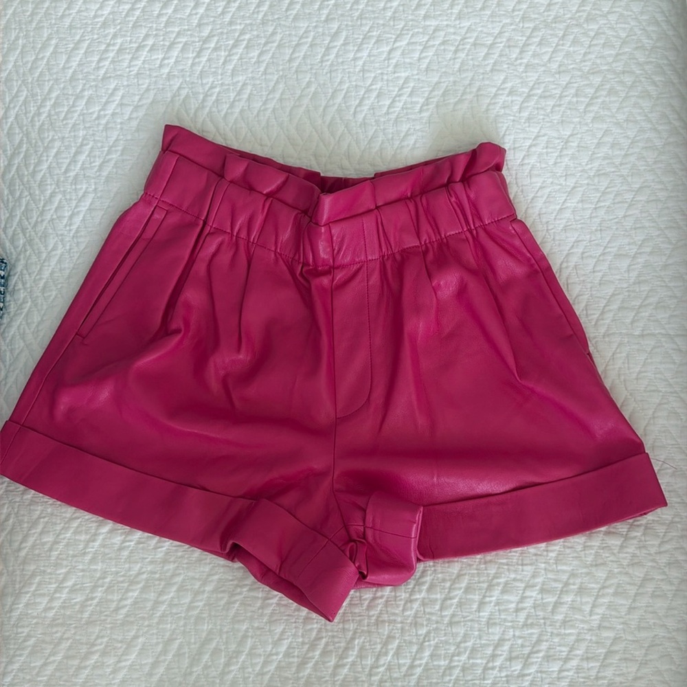 Pink leather alice & olivia pleated mini shorts